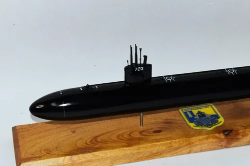 Vista 2 de USS Oklahoma City SSN-723 FLT II Modelo submarino de casco negro, azul marino, caoba, clase LA