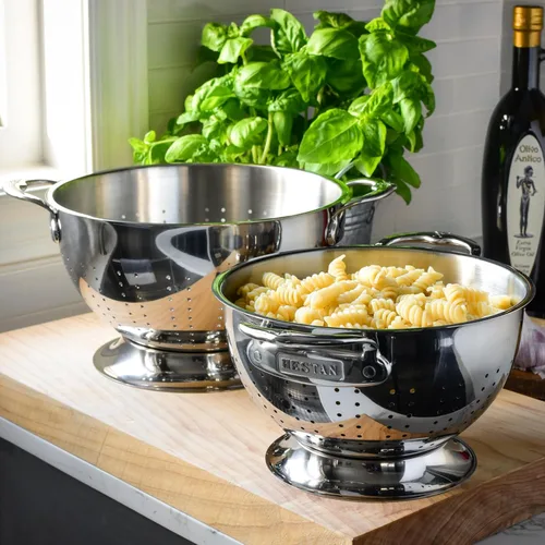 Vista 5 de Hestan Provisions - Juego de 2 coladores de acero inoxidable - 3 y 5 cuartos de galón, diseño de anidación
