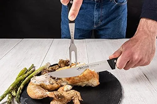 Vista 7 de ARCOS Tenedor de trinchar de acero inoxidable nitrum de 6 pulgadas y hoja de 6.299 in. Cuchillo de carnicero para deshuesar. Mango ergonómico POM