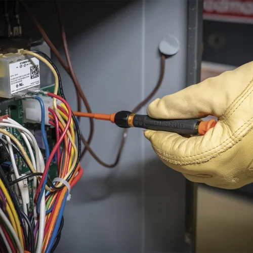 Vista 4 de Klein Tools 32581INS - Destornillador de precisión, destornillador aislado 2 en 1 con punta Phillips No. 0 y punta ranurada de 1/8 de pulgada