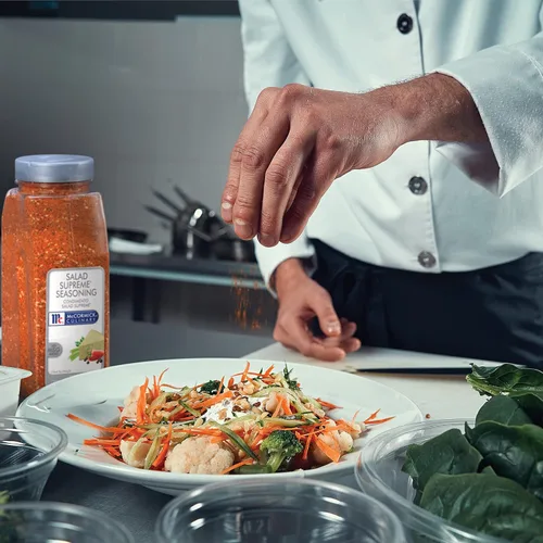 Vista 5 de McCormick Culinary Salad Supreme Seasoning, 24 onzas, un recipiente de 24 onzas de condimento para ensaladas con especias de alta calidad, uso