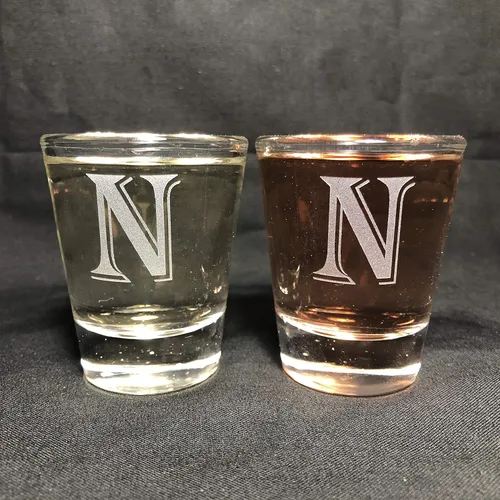 Vista 13 de Alankathy Mugs Juego de 2 vasos de chupito con letras de monograma de 1.5 oz (B)