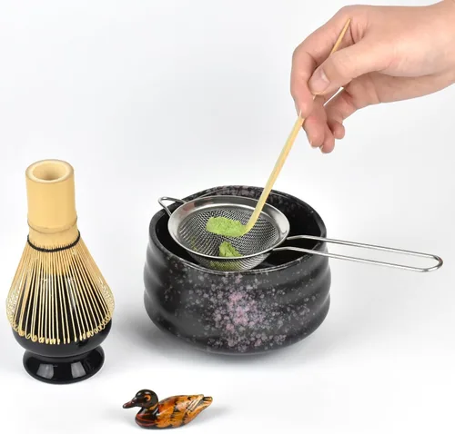Vista 4 de Artcome Kit de ceremonia de matcha para ceremonia de té japonesa, cuenco tradicional de matcha, batidor, cuchara de té, colador de polvo matcha