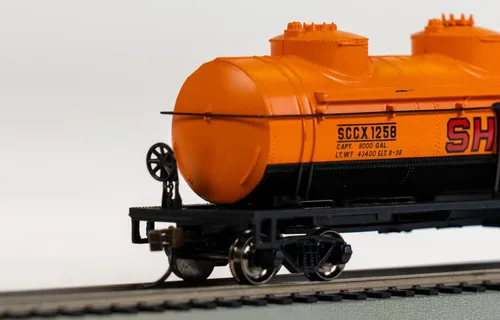 Vista 3 de Coche cisterna de tres cúpulas de 40' - Shell #1258 - Escala HO