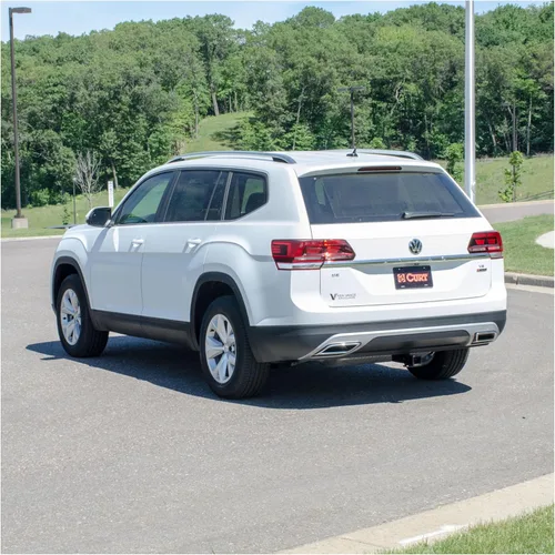 Vista 7 de CURT 13366 Enganche de remolque Clase 3, receptor de 2 pulgadas, se adapta a Volkswagen Atlas seleccionados