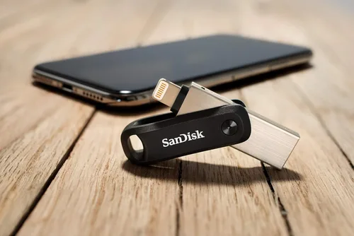 Vista 4 de SanDisk iXpand Go - Memoria flash de 64 GB para tu iPhone 14 o versiones anteriores - Crea espacio en tu iPhone - SDIX60N-064G-GN6NN