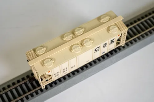 Vista 5 de Bachmann Trenes - Tolva cubierta de dos bahías PS-2 - Versión tardía - CSX® #225492 - Escala HO