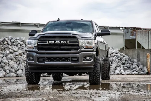 Vista 4 de Rough Country - 377– Kit de nivelación de suspensión de 2.5 pulgadas para RAM: 14-17 2500 4WD, 13-17 3500 4WD