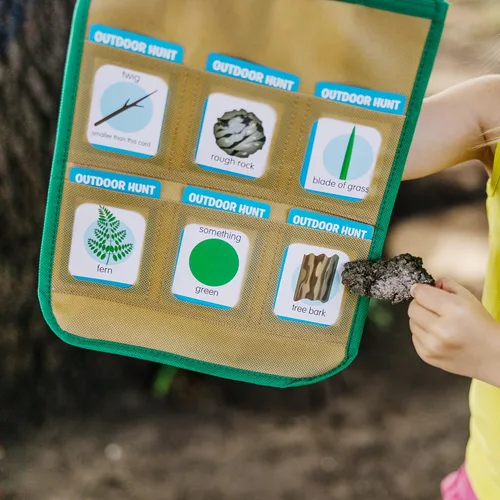 Vista 8 de Melissa & Doug Let's Explore - Juego de búsqueda del tesoro para interiores y exteriores - 80 tarjetas de doble cara