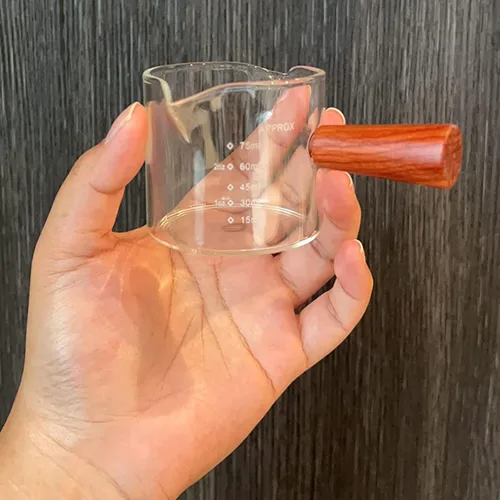Vista 2 de Tazas medidoras de espresso con asa, vaso de chupito de espresso de 2.5 onzas, accesorios de barista, tazas pequeñas de vidrio de borosilicato