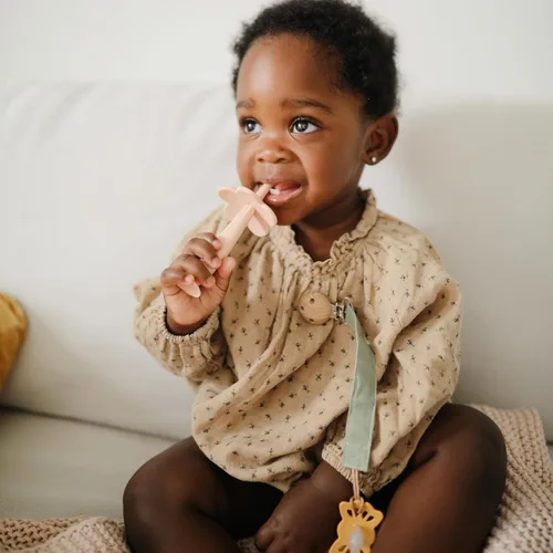 Vista 6 de mushie - Cepillo de dientes para niños pequeños con diseño de flor (rosado)