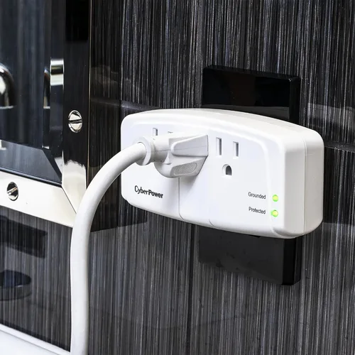 Vista 7 de Protector de sobretensión para 1 enchufe, de la marca CyberPower, 100 W, 900 J 3 tomas de corriente