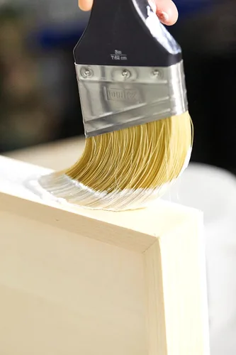 Vista 4 de Liquitex Basics Tubo mediano de Gesso para aplicación en superficies, 8.5 onzas