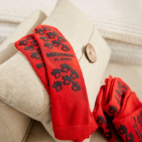 Vista 7 de McKesson Unisex Non-skid Slipper Socks Adult Sz. 7.5 to 10 Red