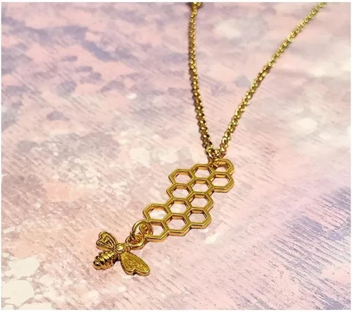 Vista 4 de Bee and Honeycomb Necklace in Gold