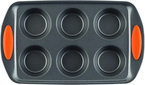 Vista 4 de Rachael Ray Yum-o! Molde antiadherente para repostería Oven Lovin' Cups para muffins, 6 tazas, gris con asas naranjas