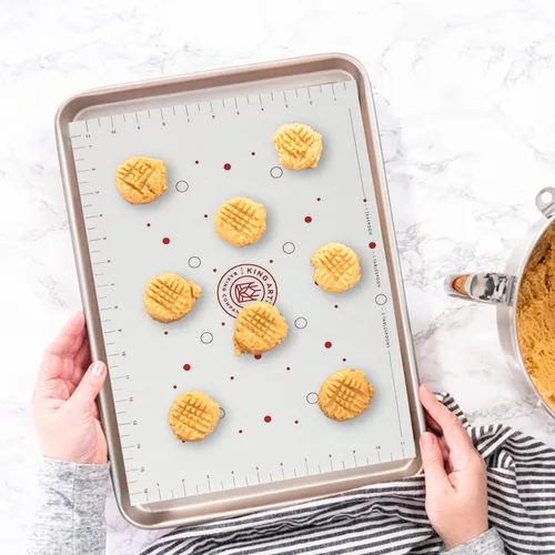 Vista 2 de King Arthur Baking Company - Tapete para galletas, de silicona, reutilizable, apto para horno, para espaciar y colocar la masa de galletas