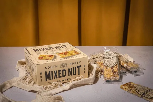 Vista 3 de South 40 Snacks Barra de nueces mixtas, solo 7 ingredientes, toque de miel (barra de 40g, paquete de 12)