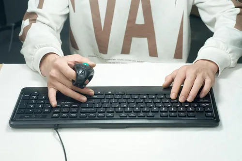 Vista 6 de YUMQUA Mouse de mano para dedos, mouse de trackball inalámbrico, 2.4 GHz USB inalámbrico con bola rodante, ratones de aire de mano, ratones