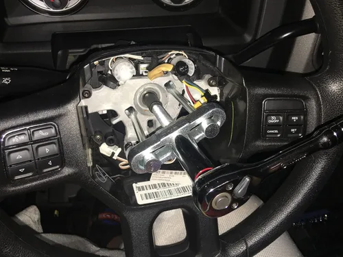 Vista 5 de Performance Tool W89704 - Kit de extracción de volante, incluye extractor, pernos y herramientas para automóviles y camiones ligeros