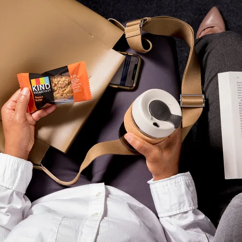 Vista 3 de KIND Barras de desayuno, mantequilla de maní, aperitivos saludables, sin gluten, 100% granos integrales, 0.18 onzas de proteína, 30