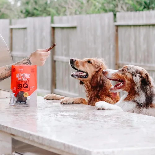 Vista 7 de Cloud Star Wag More Bark Less Jerky - Golosinas para perros sin granos, carne de barbacoa de Texas, bolsa de 10 onzas