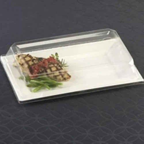 Vista 4 de 10 platos rectangulares blancos de postre de 7.5 x 5.5 pulgadas con tapas transparentes, bandejas de plástico para servir platos de fiesta, boda