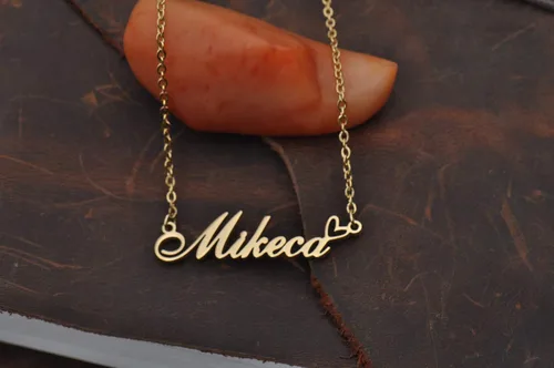 Vista 4 de Collar con nombre personalizado chapado en oro de 18 quilates, joyería personalizada para mujer