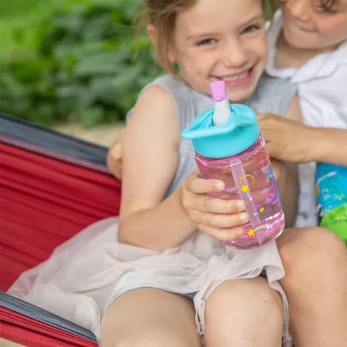 Vista 6 de EcoVessel SPLASH - Botella de agua de plástico Tritan para niños con popote, tapa superior abatible a prueba de fugas y asa de transporte, botella