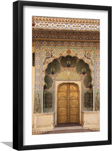 ART Impresiones artísticas enmarcadas para pared, India, Rajasthan, Jaipur, puerta de pavo real en el palacio de la ciudad por Alida Latham, Marco