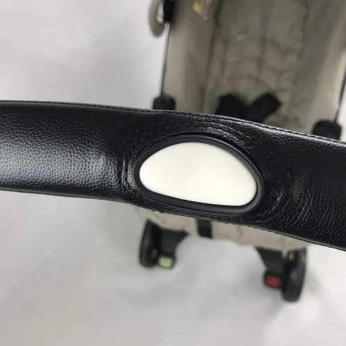 Vista 2 de Classic - Funda de piel sintética para cochecito y asiento de coche Doona, a prueba de polvo, repelente al agua, color negro