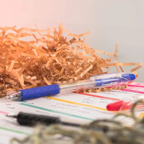 Vista 2 de Pentel R.S.V.P. RT - Bolígrafo retráctil, punta de 0.039 pulgadas, tinta azul, caja de 12 unidades (BK93-C)