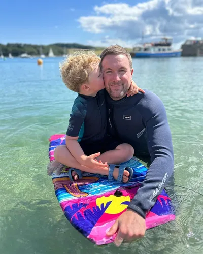 Vista 2 de Seaskin - Traje de neopreno para niños, cremallera frontal de 2 mm, trajes de baño térmicos cortos para buceo Azul