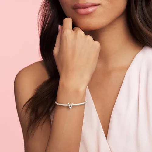 Vista 2 de Colgante de plata de ley 925 con letra PANDORA