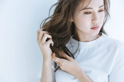 Vista 4 de Fujiko Pon Pon - Champú seco en polvo para mujer de Japón 0.2 fl oz Edición 2020