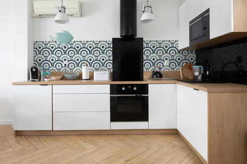 Vista 4 de COLAMO LUXURY Swatch - Azulejo despegable y adhesivo azul brillante, autoadhesivo para salpicadero de cocina para pared de acento, azulejo de pared