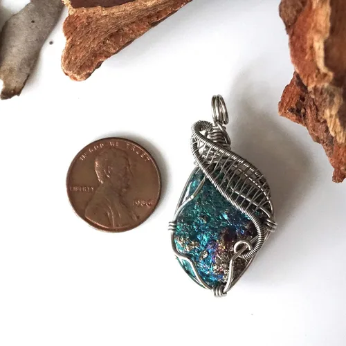 Vista 5 de Designs by Nature Gems Handmade Unisex Peacock Ore Necklace 24 Inch Chain White Gold Plated