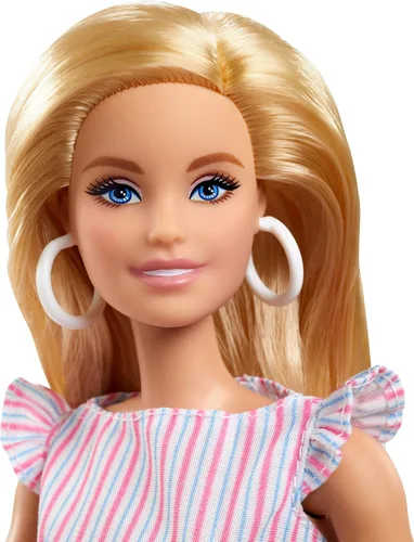 Vista 2 de Muñeca Barbie Tiny Wishes (rubia de 11.5 pulgadas) muñeca coleccionable con vestido envolvente y accesorios.