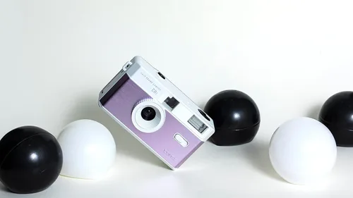 Vista 7 de Corex Cámara CH1 reutilizable de 1.378 in de medio marco, flash integrado y compatible con película negativa de color de 1.378 in o película B&W