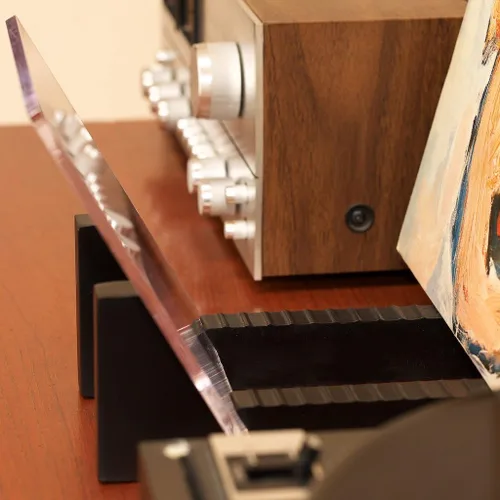 Vista 6 de Estante para guardar discos de vinilo Kaiu Vinyl Record Storage, soporte de madera maciza con acrilico transparente, diseño de primera calidad