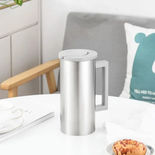 Vista 3 de Jarra térmica de acero inoxidable de 61 onzas, jarra de metal de doble pared con tapa/jarra de té, 1.8 litros (gris)