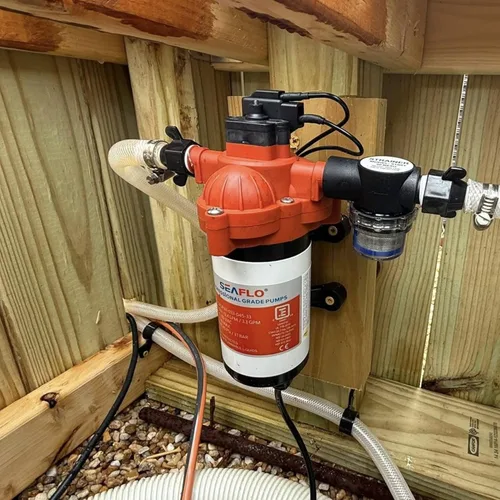 Vista 12 de SEAFLO Bomba de presión de agua serie 33 de 110 V CA – 115 V CA, 3.3 GPM, 45 PSI, auto cebado, interruptor de presión inteligente