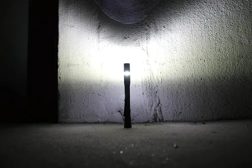 Vista 8 de Streamlight 66218 Stylus Pro 64-Lumen 360 - Linterna combinada con 2 pilas alcalinas AAA, color negro