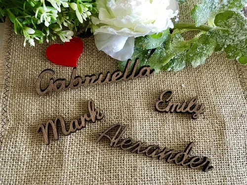 Vista 8 de Elegantes tarjetas de lugar de madera para bodas o fiestas de cumpleaños