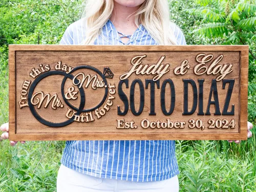 Vista 4 de Señal de Sr. y Sra. Regalo de boda de madera Regalo de despedida de soltera de madera Señal personalizada de compromiso Decoración