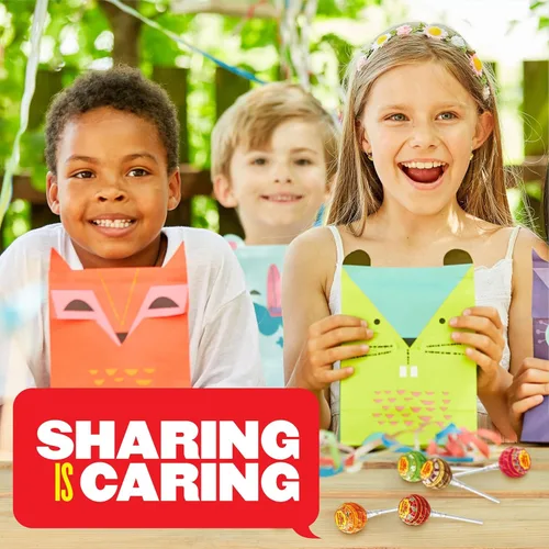 Vista 3 de Chupa Chups Surtido de mini piruletas, 5 sabores, dulces envueltos individualmente para niños, bolsa de 50.8 onzas (240 ventosas)