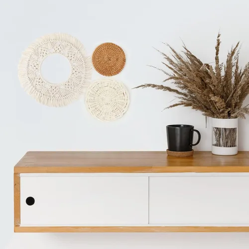 Vista 6 de Marsui Juego de 8 colgantes de pared bohemios, ratán tejido, cestas de bambú con borlas de macramé y tapiz para dormitorio, sala de estar