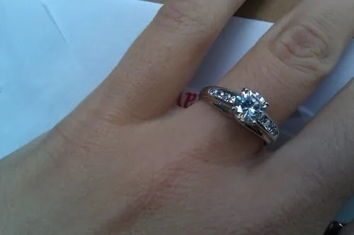 Vista 2 de Anillo de compromiso de plata fina 925 maciza con circonita cúbica de 1.5 quilates