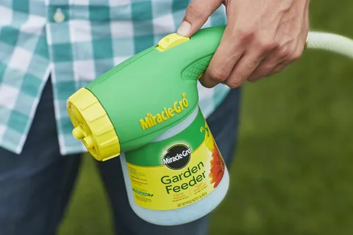 Vista 4 de Miracle-Gro Comedero de jardín, 1 libra, paquete de 6 Alimentador de extremo de manguera para plantas de exterior