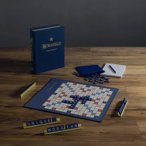 Vista 8 de WS Game Company Monopoly and Scrabble Indigo Bookshelf Game Collection
